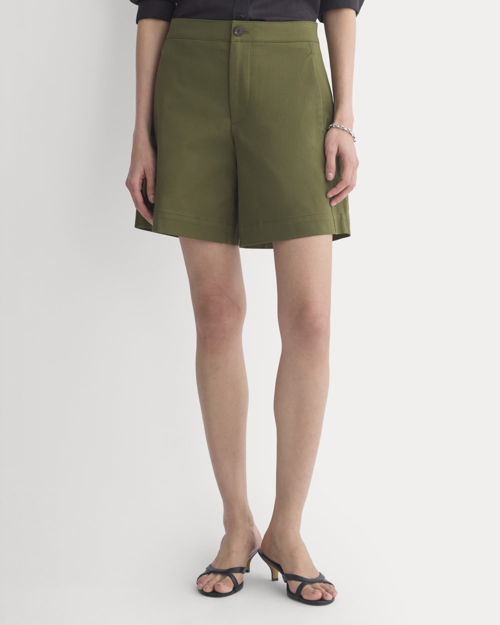 Side-Panel Tailored Short in Olive Night — detail view