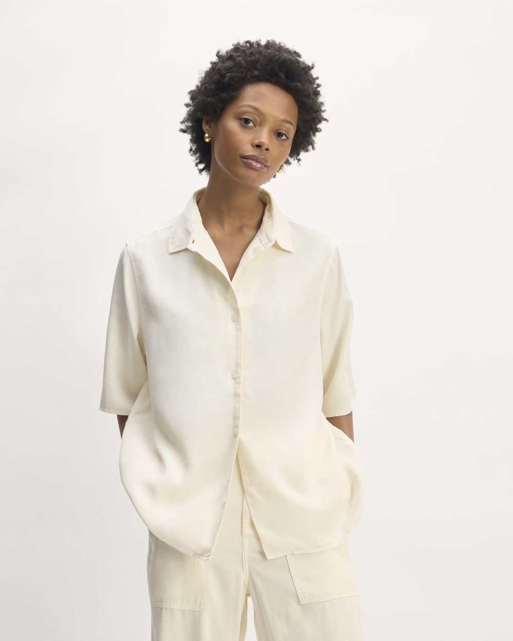 The Short-Sleeve Shirt in Butterlite in Bone — front view