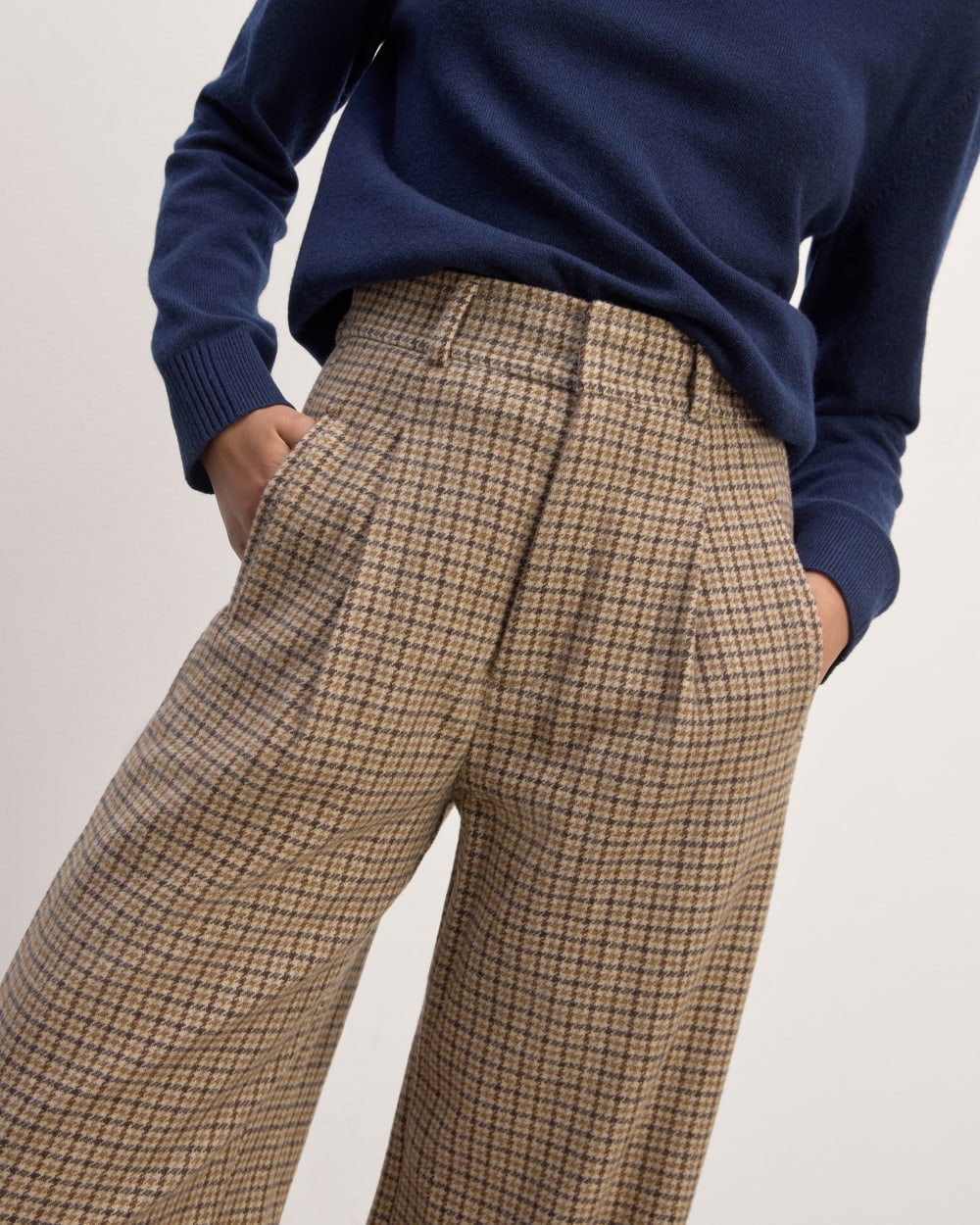 The Draper Pant in Wool in Camel Houndstooth — detail view
