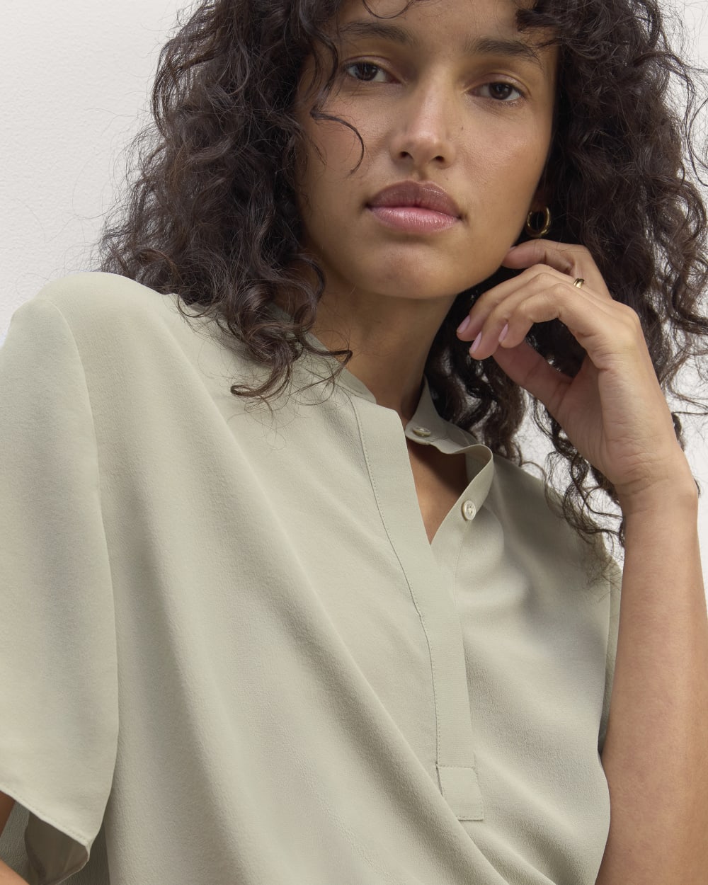 The Popover Top in Washable Silk in Seagrass — detail view