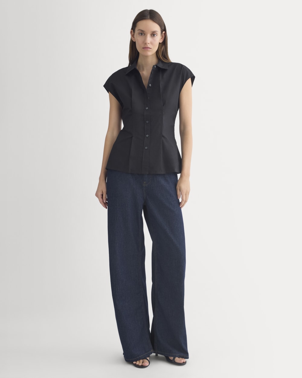 Muscle Shirt in Lightweight Cotton in Black — detail view