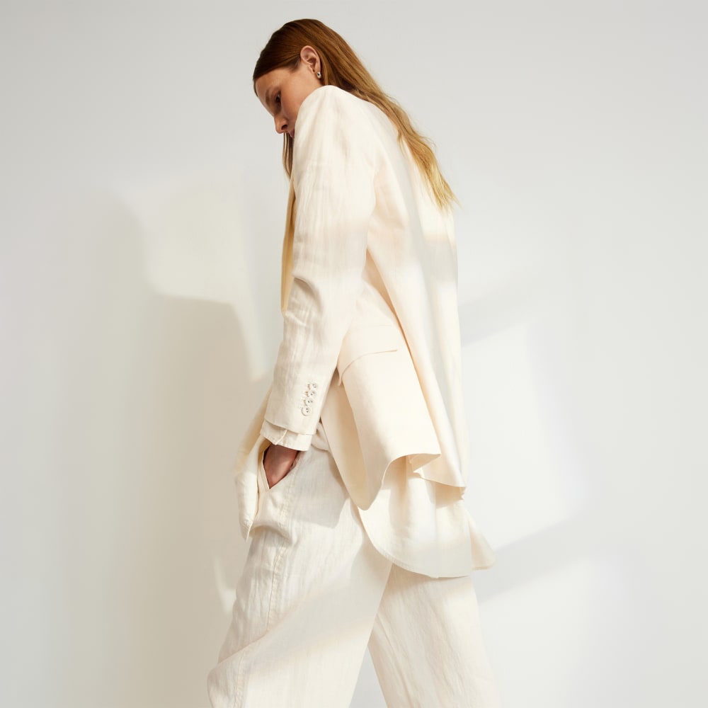 The Oversized Blazer in Linen in Canvas — detail view