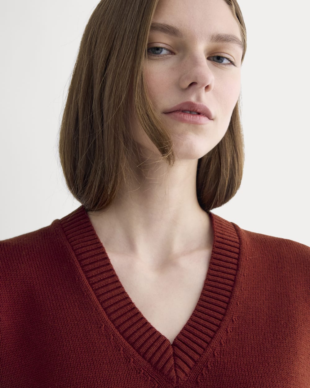 The Boxy Vest in Everyday Cotton in Merlot — detail view