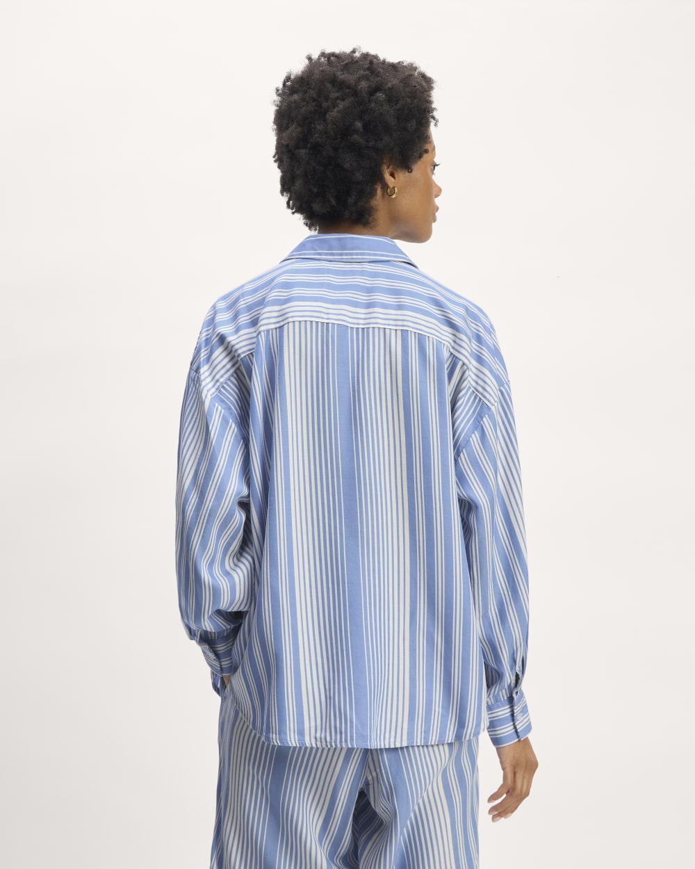The Oversized Shirt in Butterlite in Granada Sky Blue / Bone — detail view