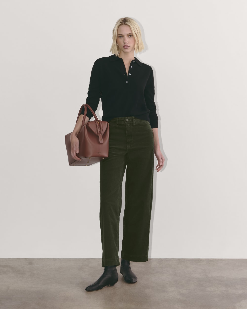 The Sailor Pant in Corduroy in Dark Forest — front view