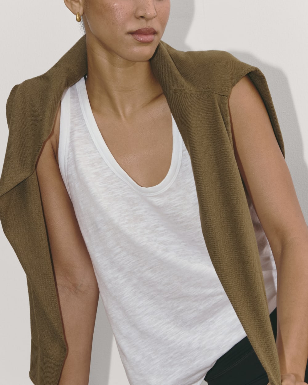 The Perform Tank in White — detail view
