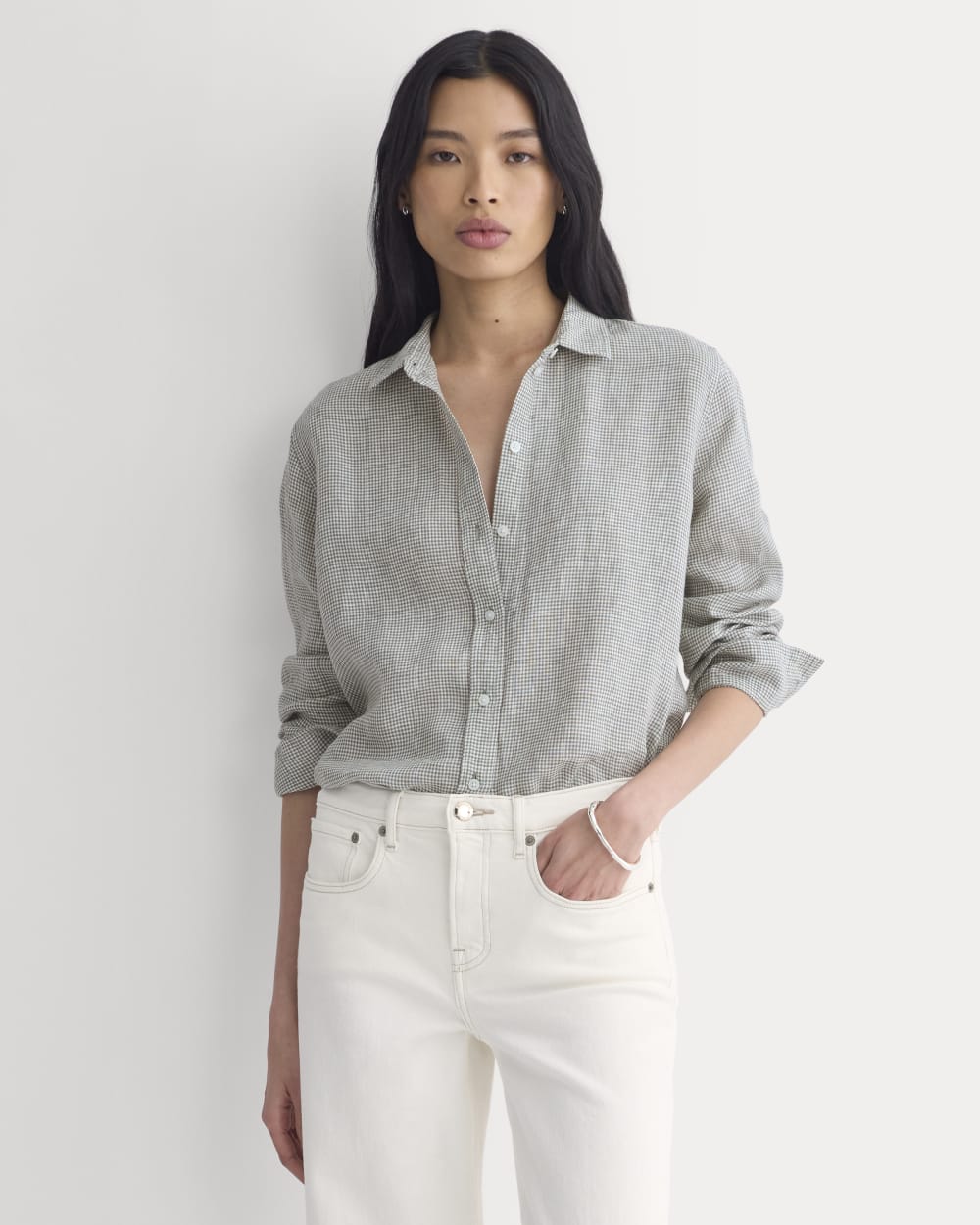 The Must-Have Shirt in Linen in Agave Green — detail view