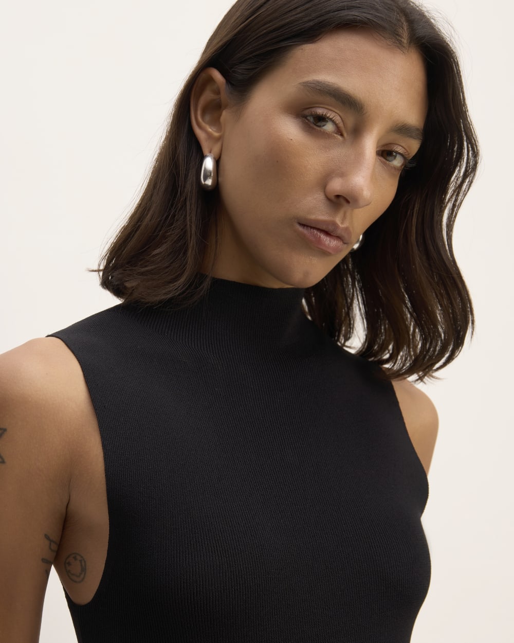 The Viscose Mock Neck Top in Black — detail view