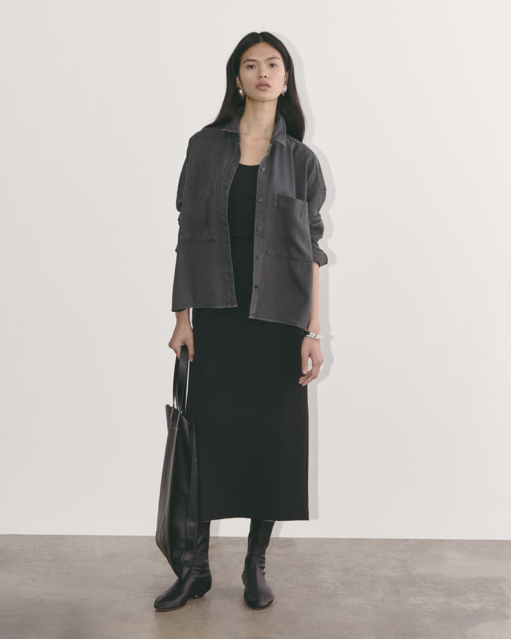 The Boxy Overshirt in Buttersoft in Graphite — detail view