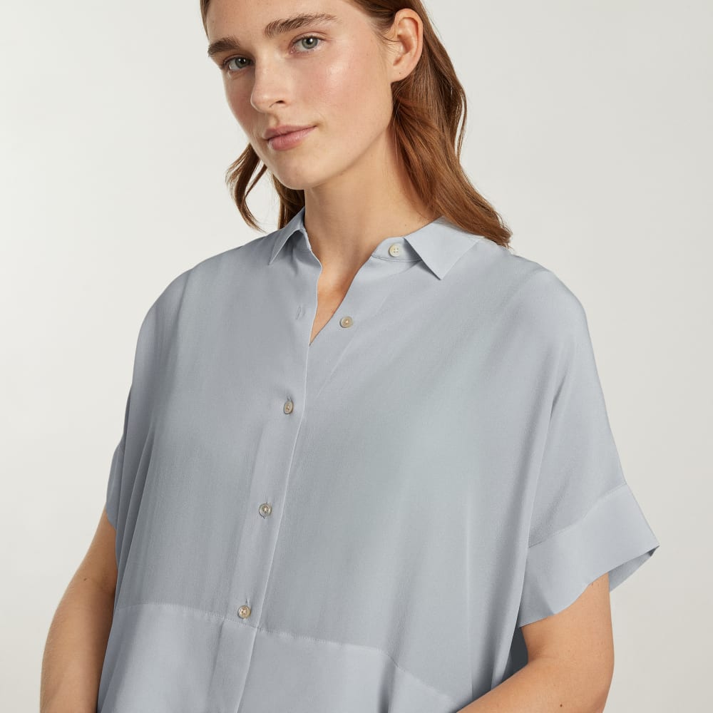 The Boxy Shirt in Washable Silk in Sky — detail view