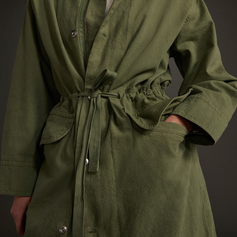 The Canvas Organic Cotton Parka in Forest Green — detail view