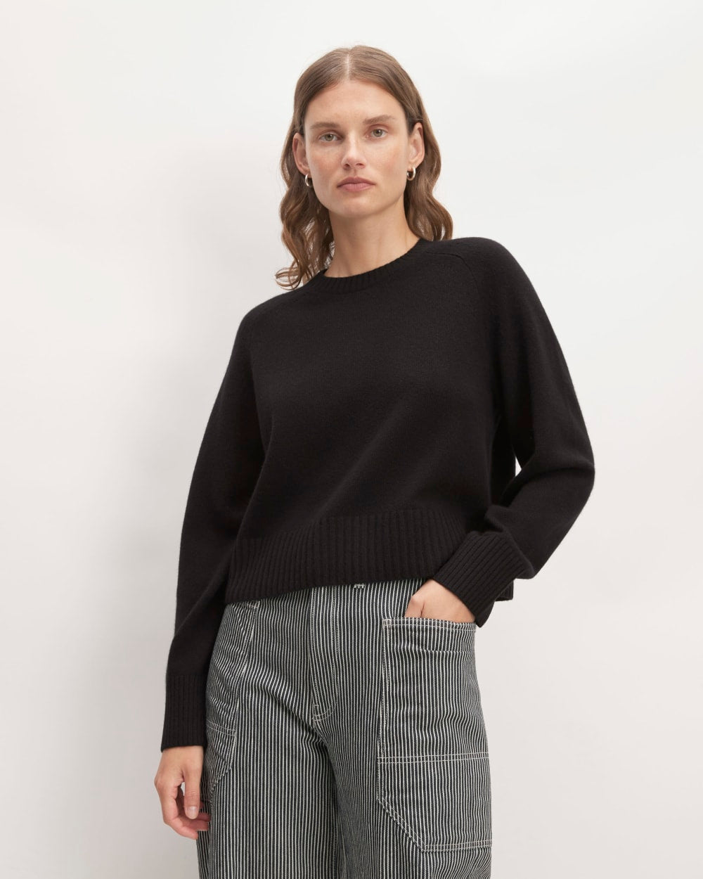 The Boxy Crew in Cashmere in Black — front view
