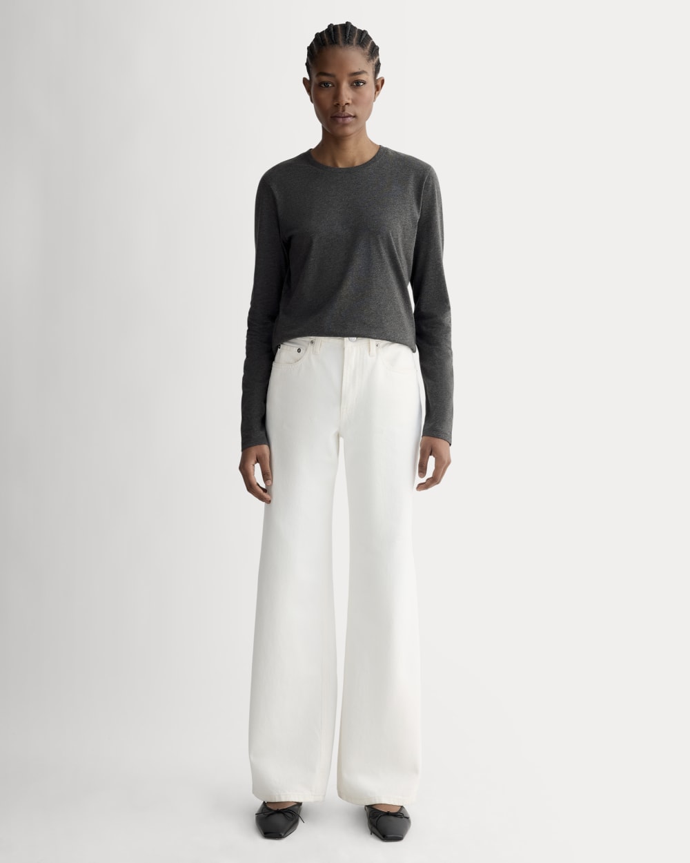 The Slim Long-Sleeve Crew in Essential Cotton in Heathered Soot — detail view