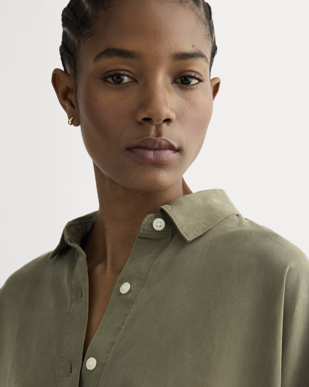 The Short-Sleeve Square Shirt in Butterlite in Kalamata — detail view