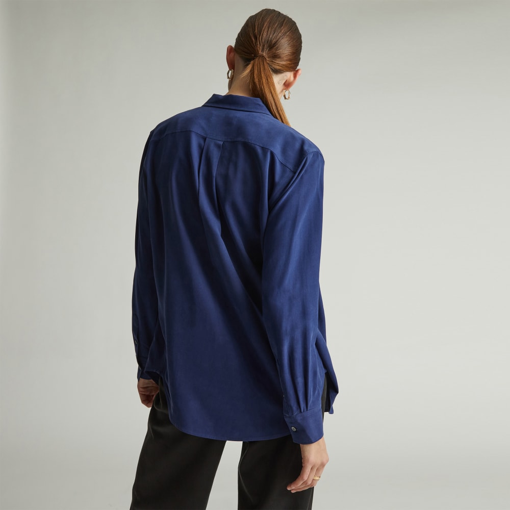 The Washable Silk Relaxed Shirt in Ocean Cavern — detail view