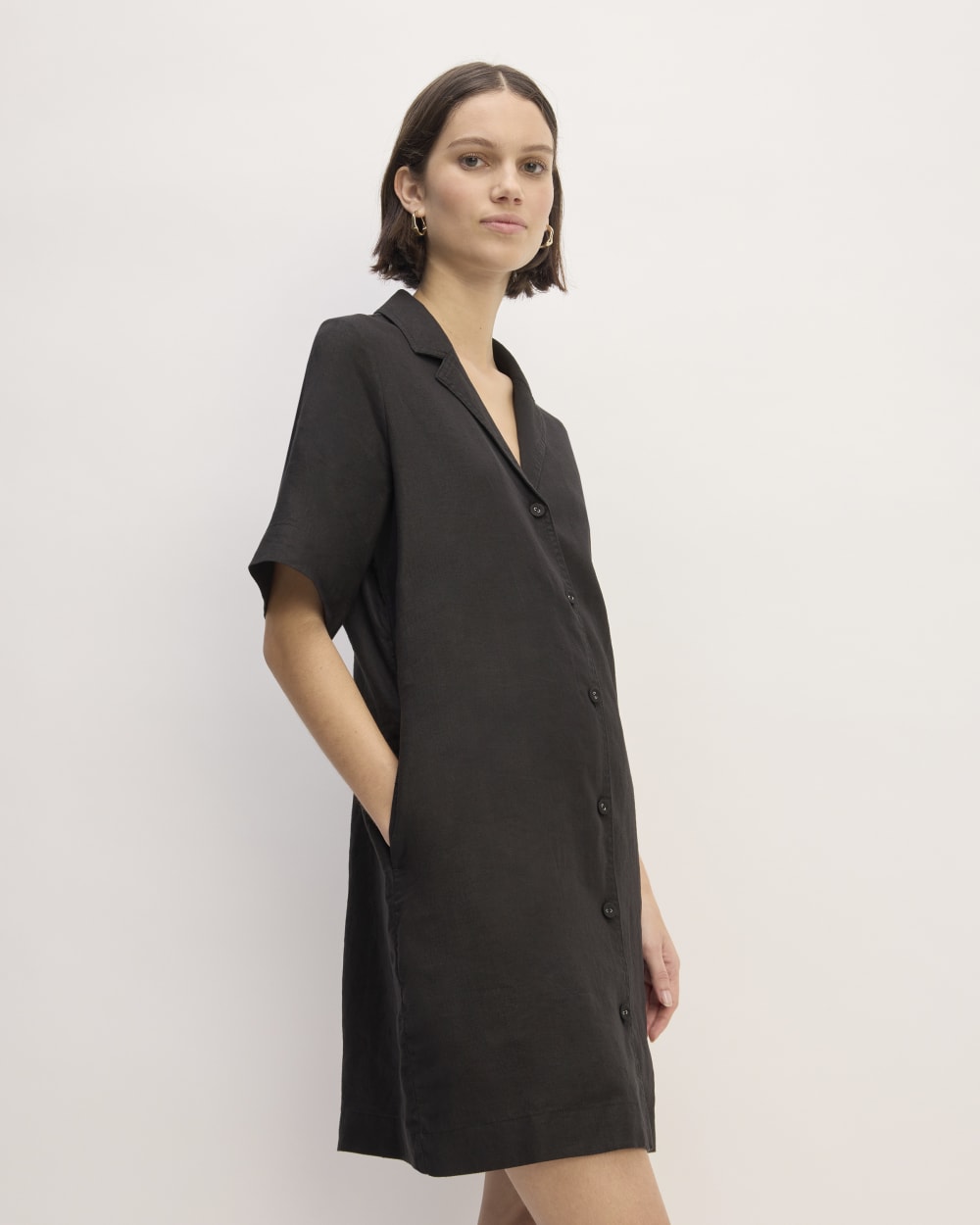 The Shirtdress in Linen in Black — detail view