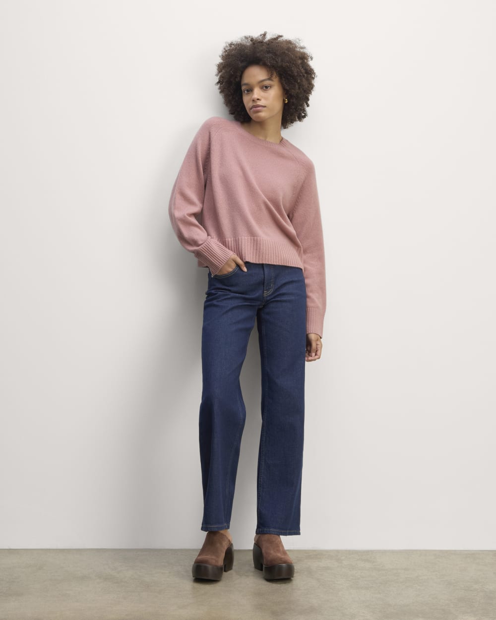 The Boxy Crew in Cashmere in Clay Pink — detail view