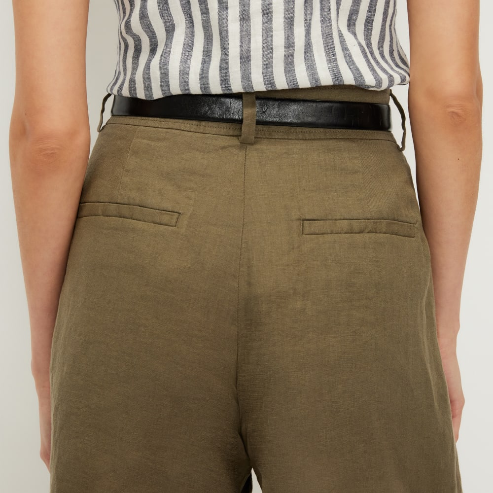 The Linen Way-High® Drape Short in Kalamata — detail view