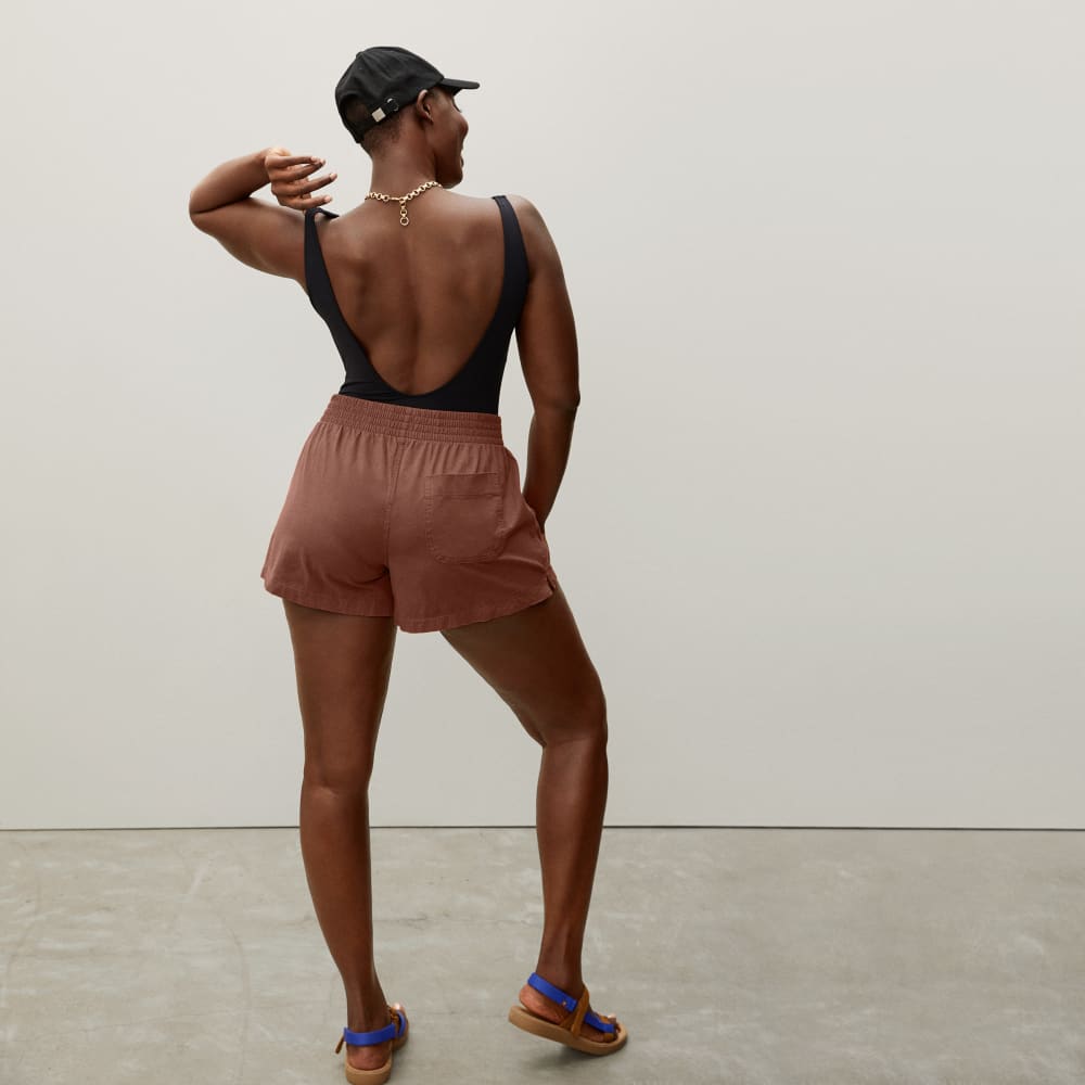 The Retro Jersey Short in Caramel — detail view