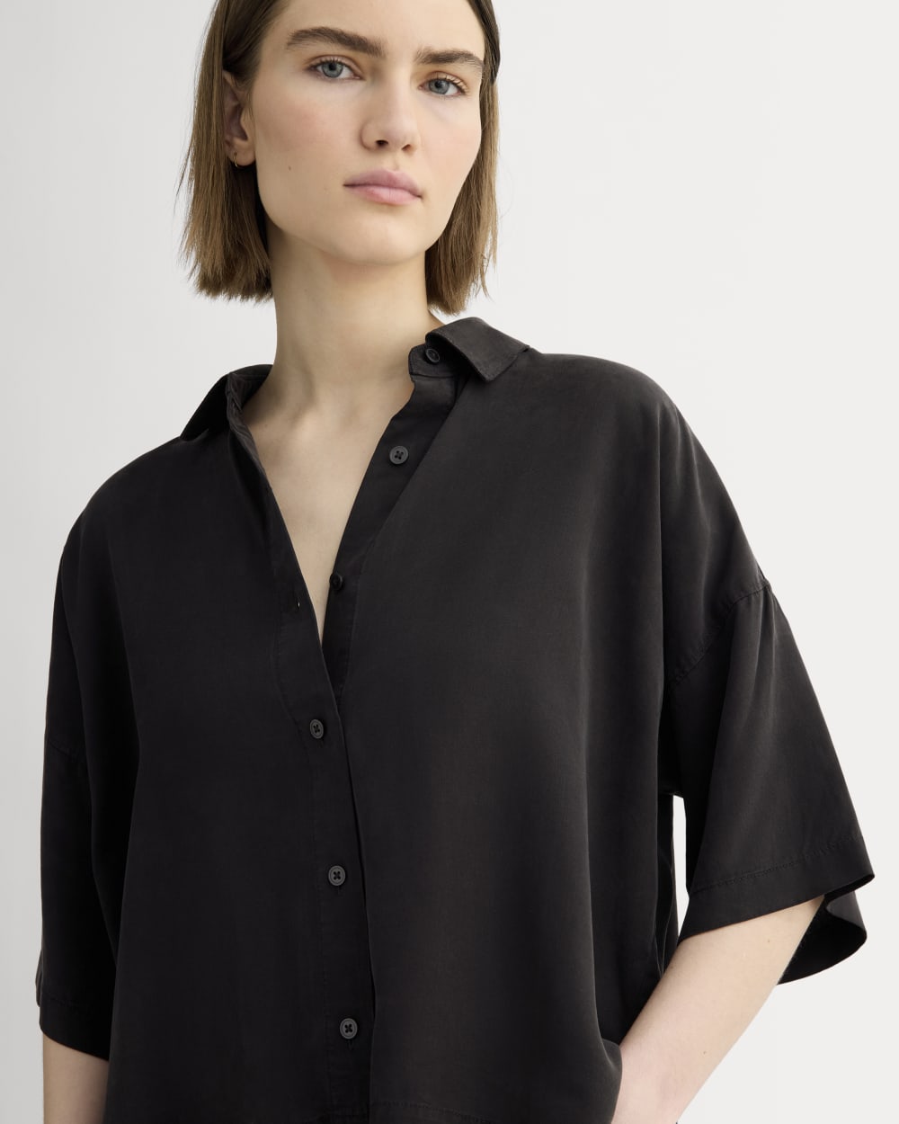 The Short-Sleeve Square Shirt in Butterlite in Black — detail view