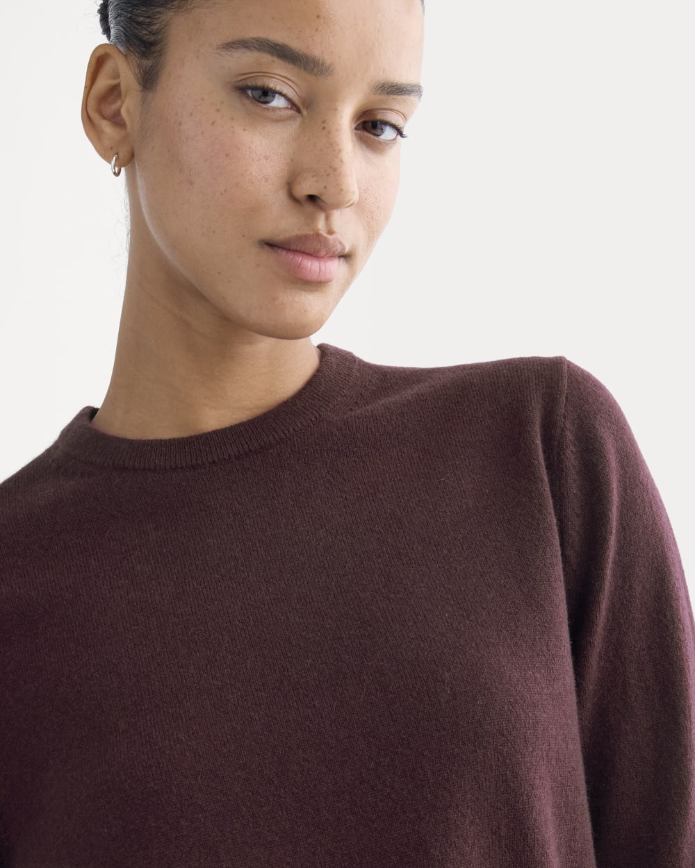 Cashmere Slim Crew Sweater in Wine — detail view