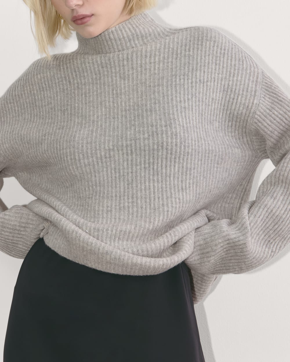 The Fisherman Turtleneck in Wool Cashmere in Light Heather Grey — detail view