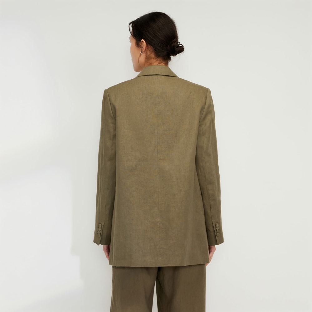 The Oversized Blazer in Linen in Kalamata — detail view