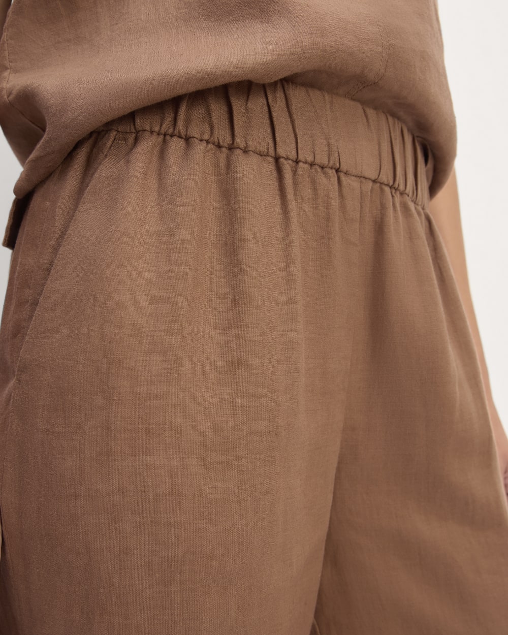The Linen Easy Pant in Carob Brown — detail view