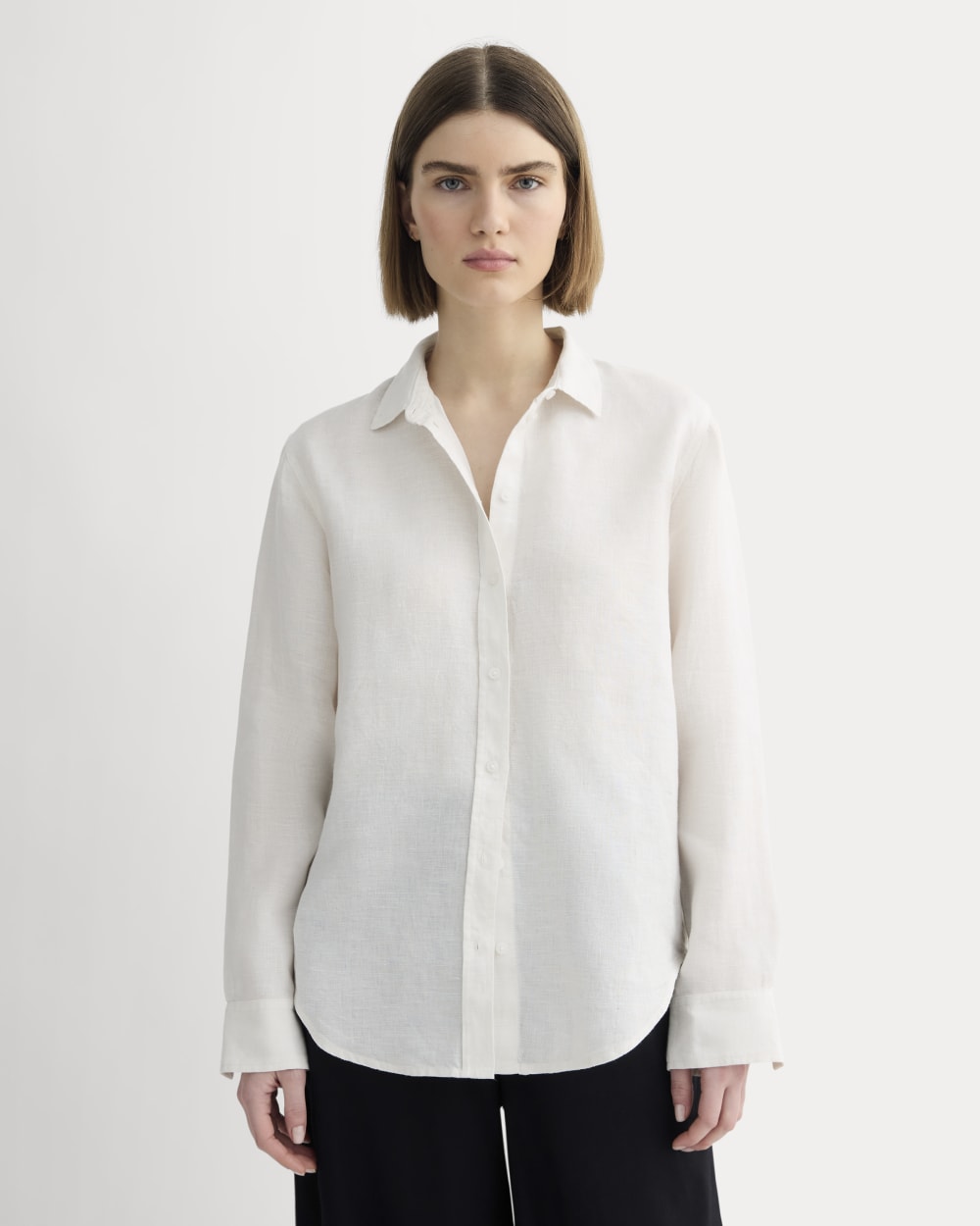The Must-Have Shirt in Linen in Natural Chambray — front view