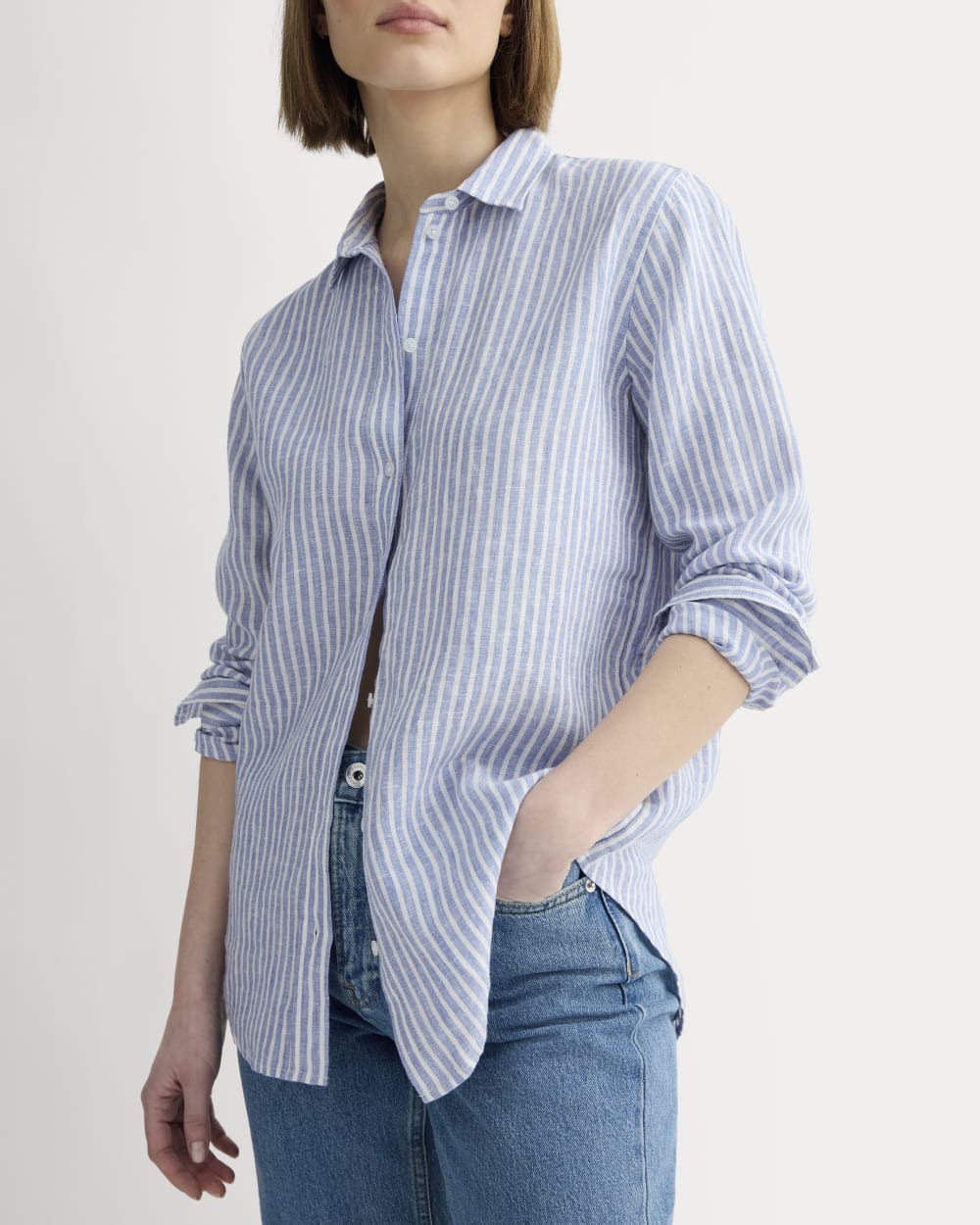 The Must-Have Shirt in Linen in Bluebell / Bone — detail view