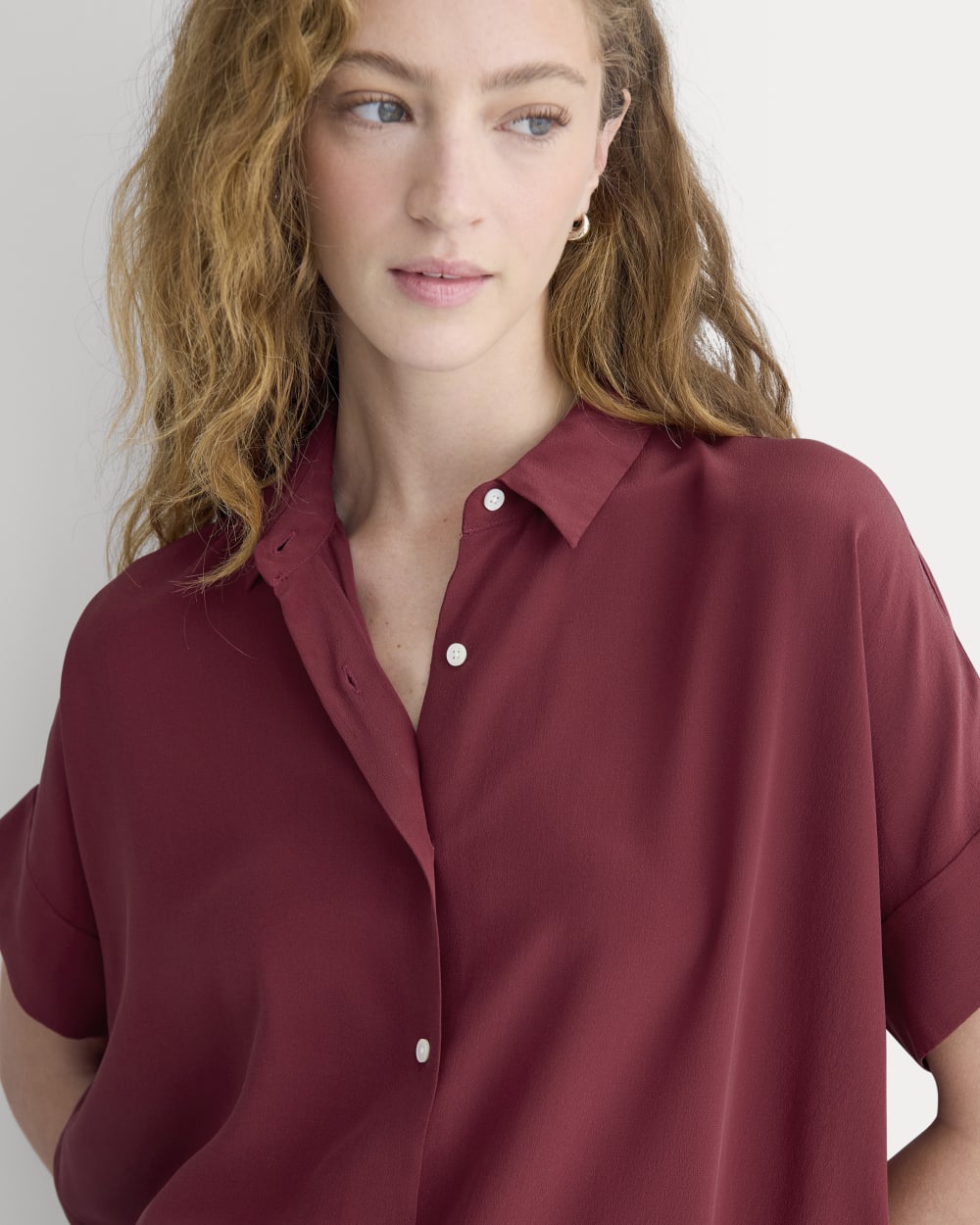 The Boxy Shirt in Washable Silk in Pomegranate — detail view