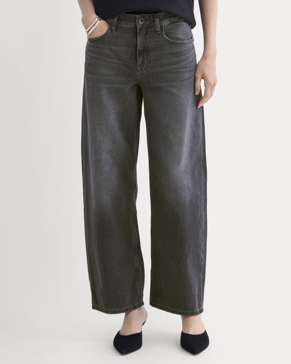 Loose Curve Jean in Carbon Midnight — detail view