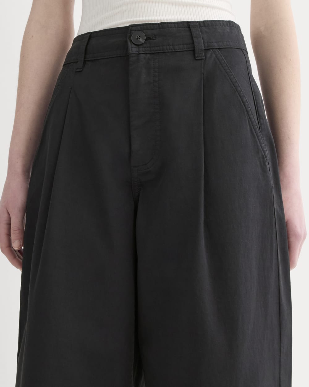 The Everywhere Pant in Black — detail view