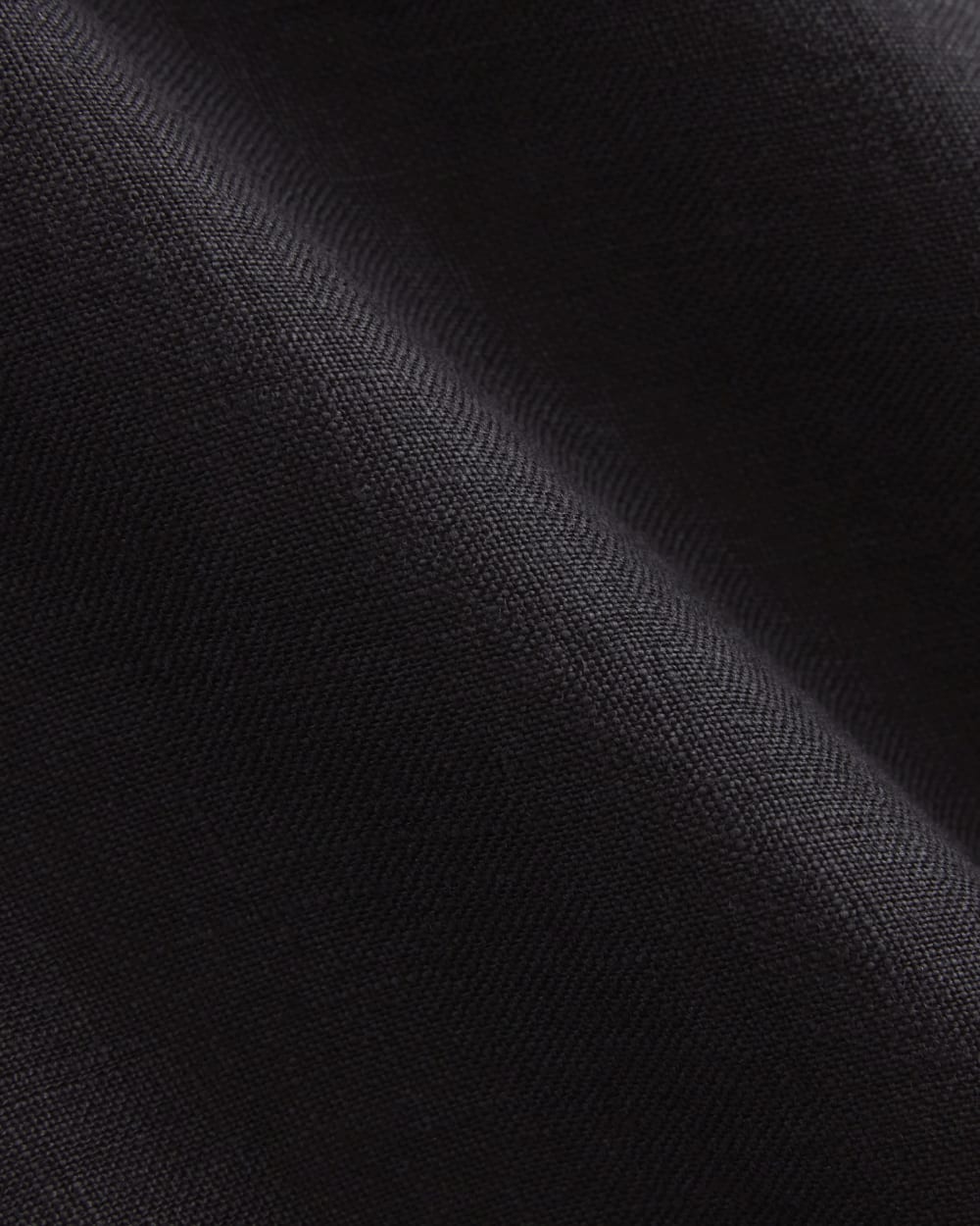 The Boatneck Top in Linen in Black — detail view
