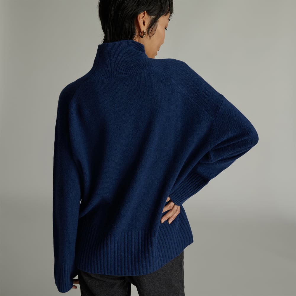 The Cashmere Oversized Turtleneck in Bright Navy — detail view