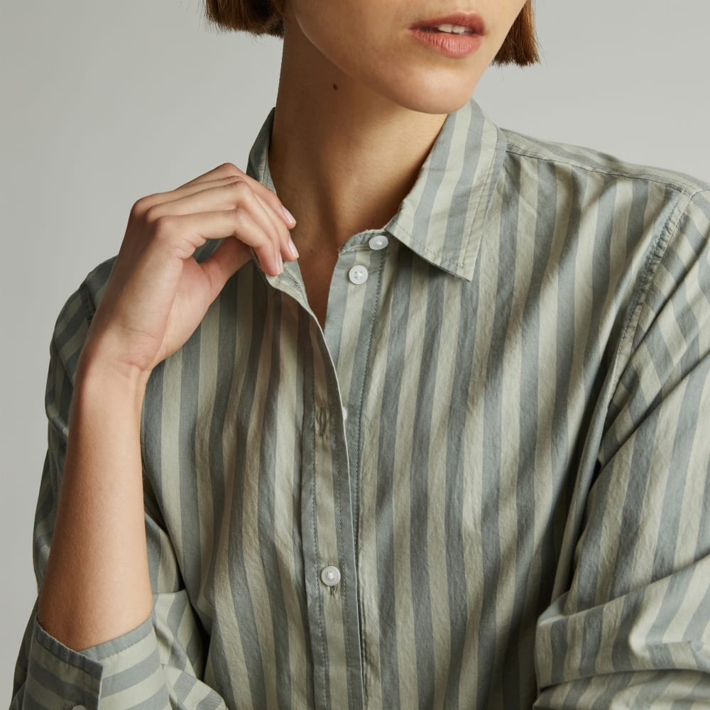 The Must-Have Shirt in Silky Cotton in Green Balsam / Seagrass — detail view