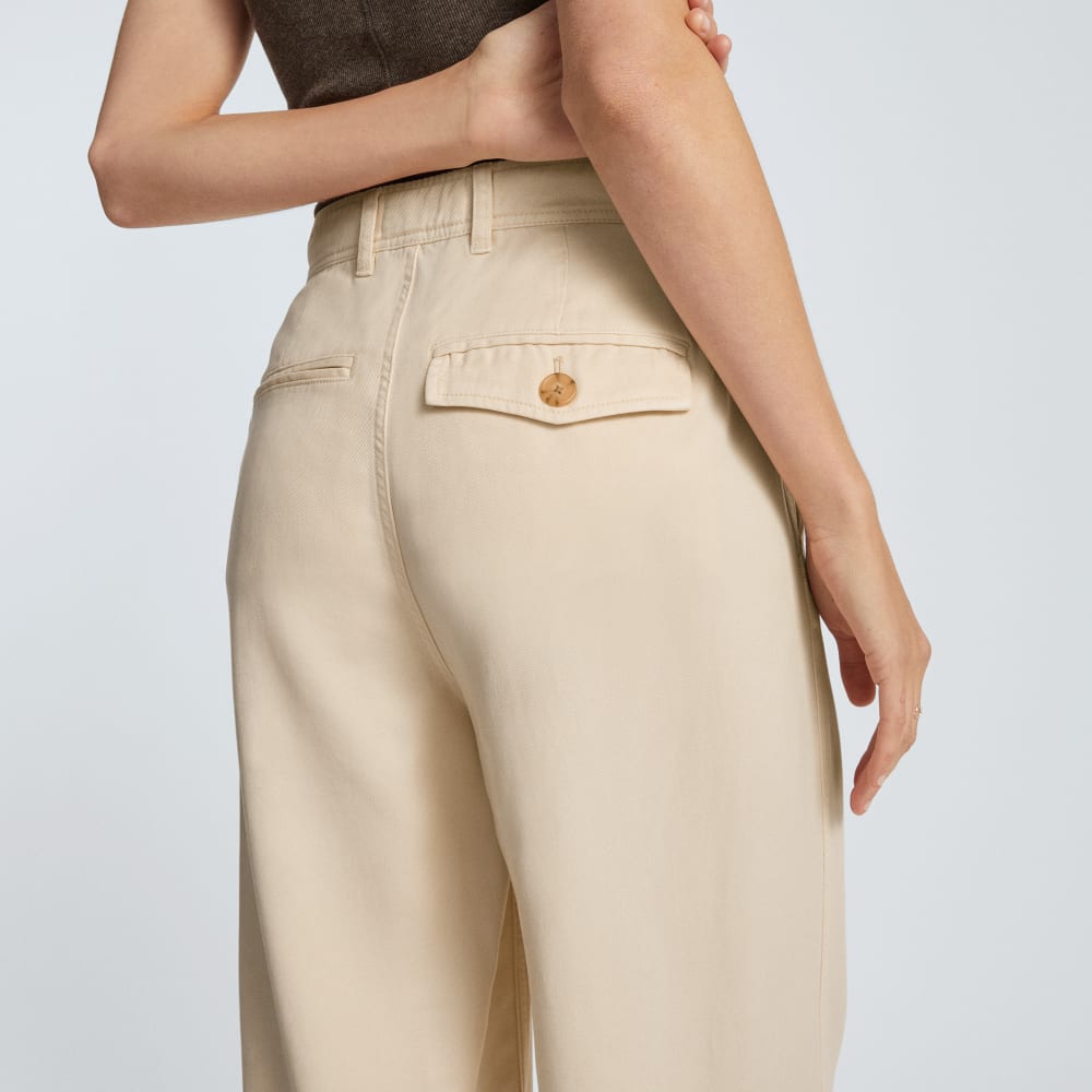 The Chino in Buttersoft in Parchment — detail view