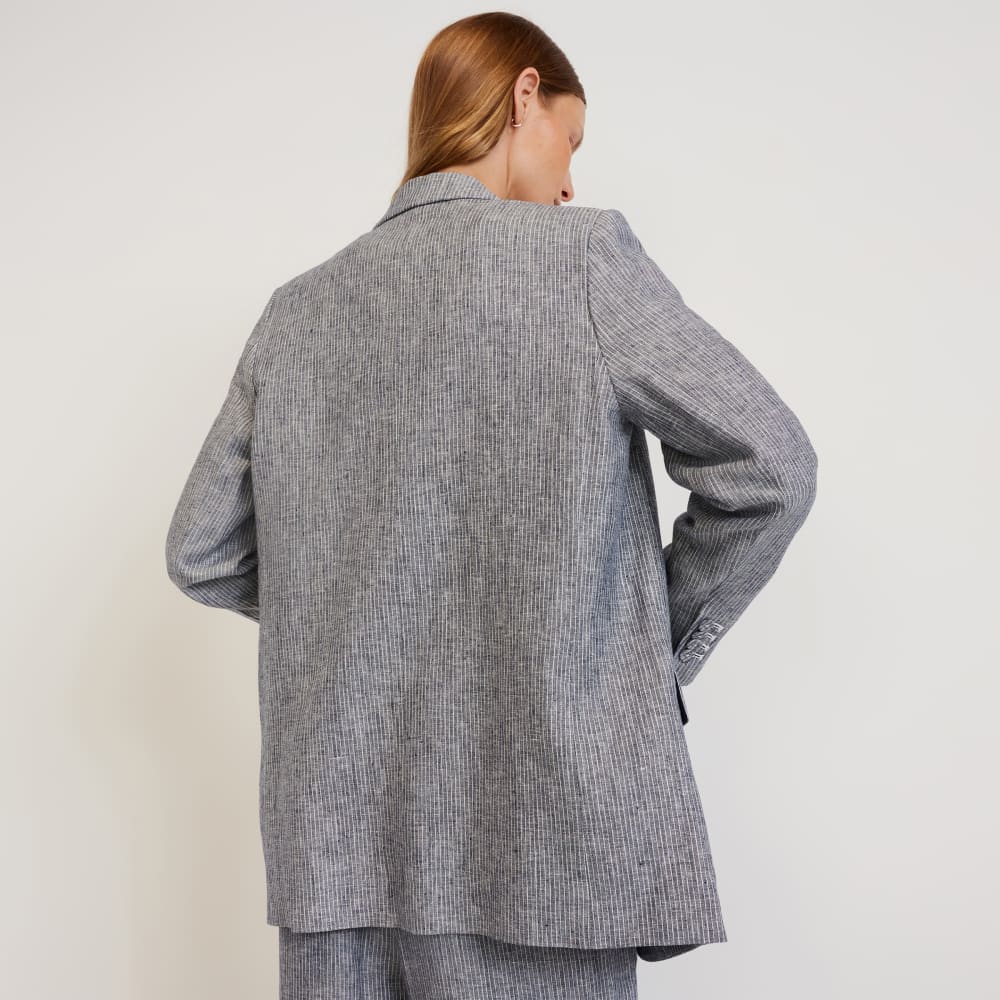 The Oversized Blazer in Linen in Canvas Tan / Navy — detail view