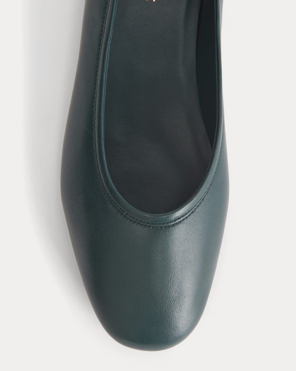 Made in Italy Flat in Juniper — detail view