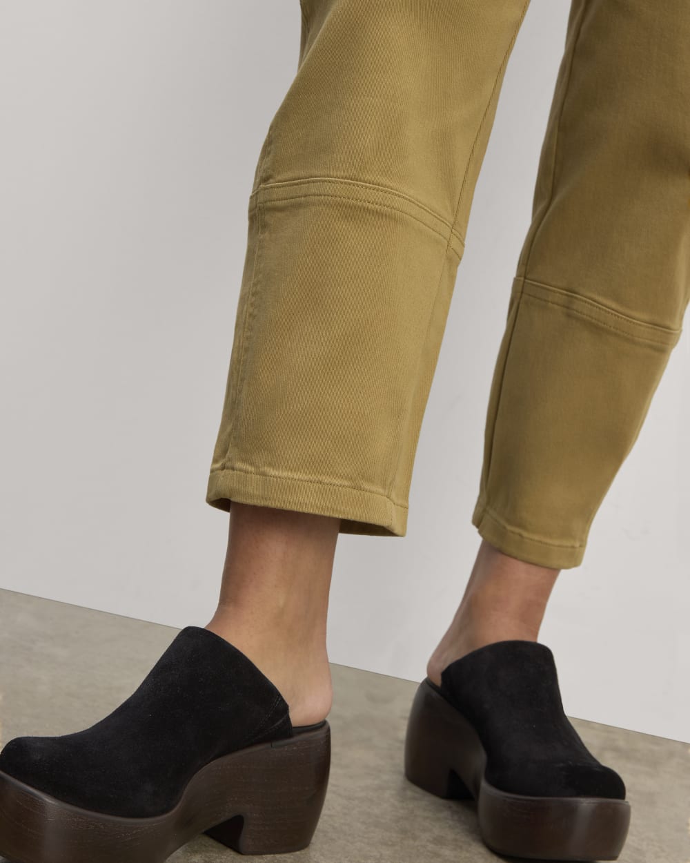 The Utility Barrel Pant in Fennel Seed — detail view
