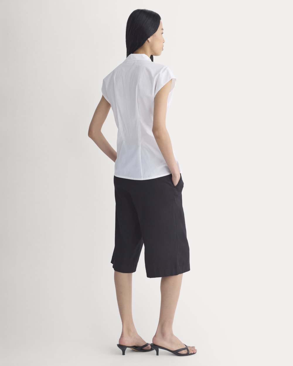Muscle Shirt in Lightweight Cotton in White — detail view