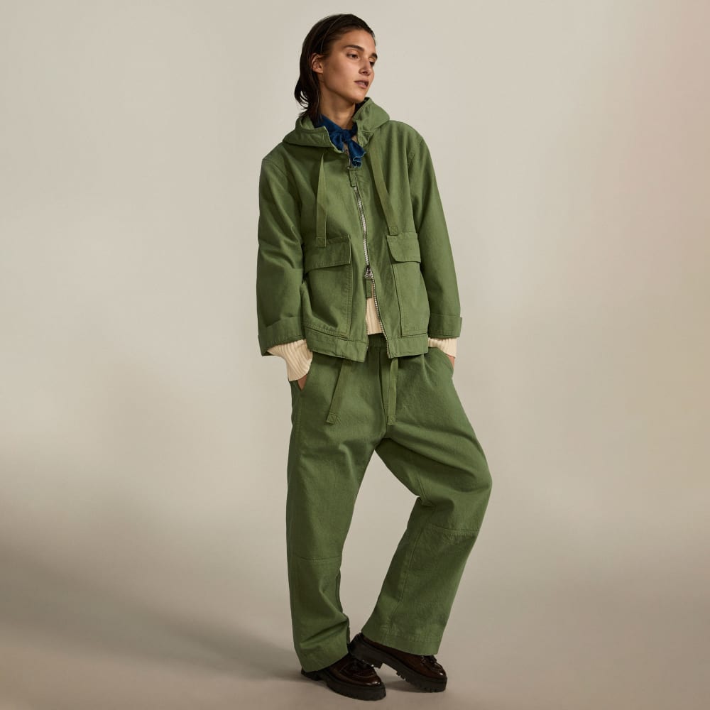 The Canvas Organic Cotton Pull-On Pant in Forest Green — detail view