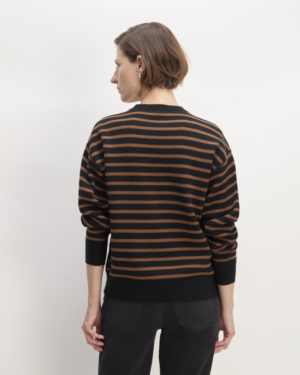 The Cotton-Merino Sweatshirt in Black / Dark Camel — detail view
