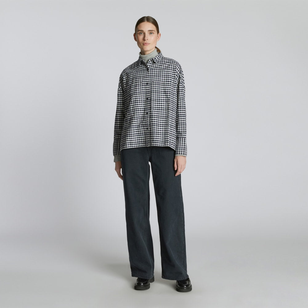 The Boxy Oxford in Ocean Cavern Plaid — detail view
