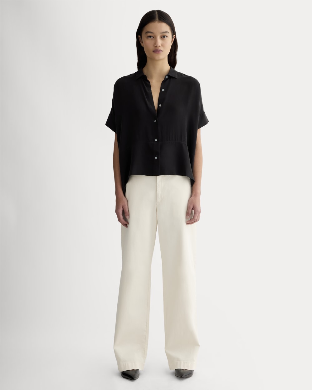 The Boxy Shirt in Washable Silk in Black — detail view
