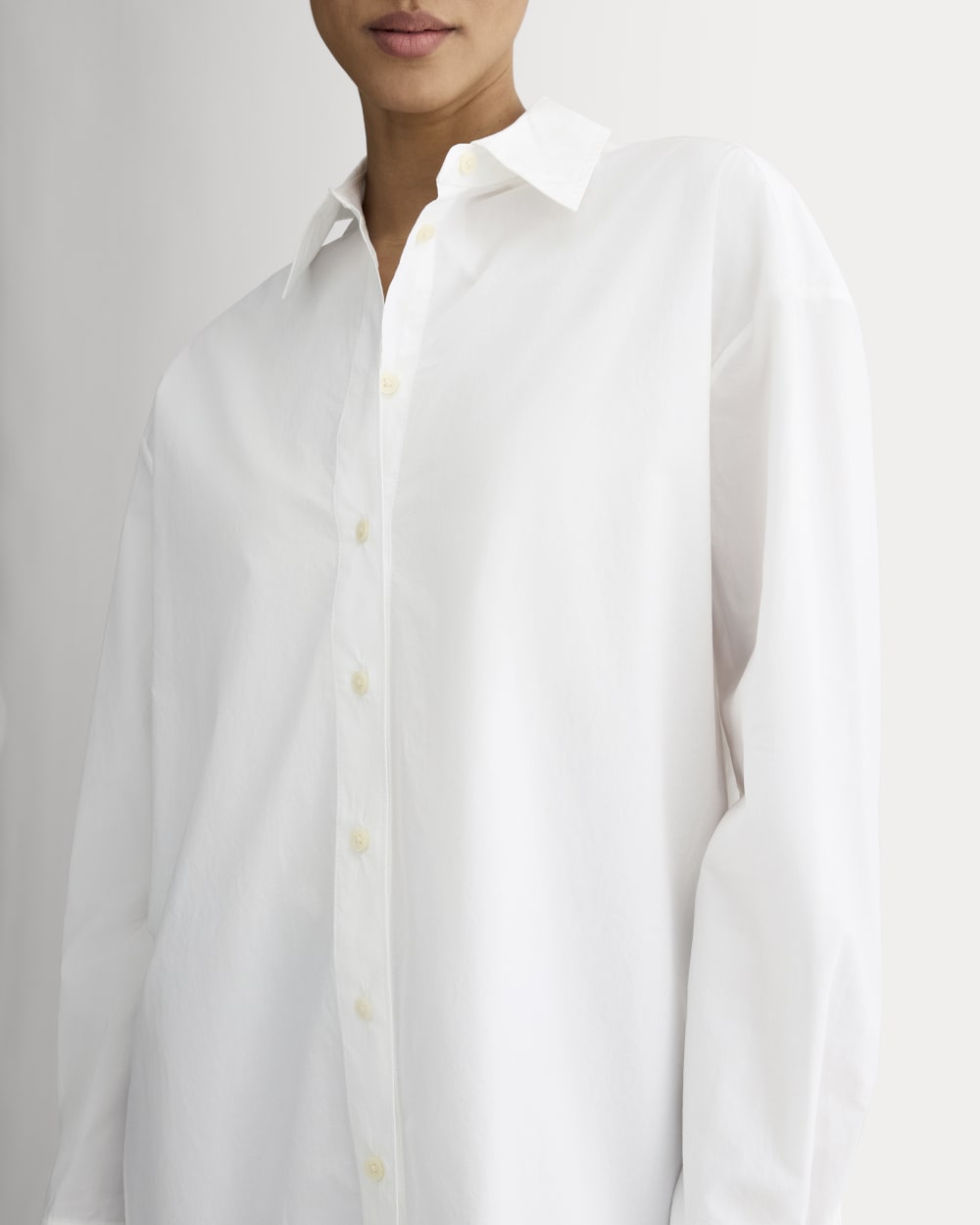 The Boyfriend Shirt in Ultrasoft Cotton in White — detail view