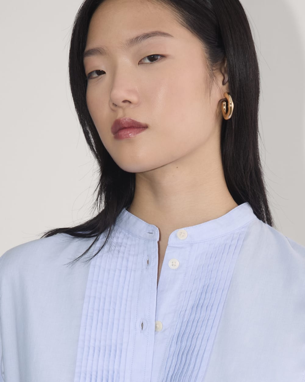 The Tuxedo Shirt in Silky Cotton in Light Blue — detail view
