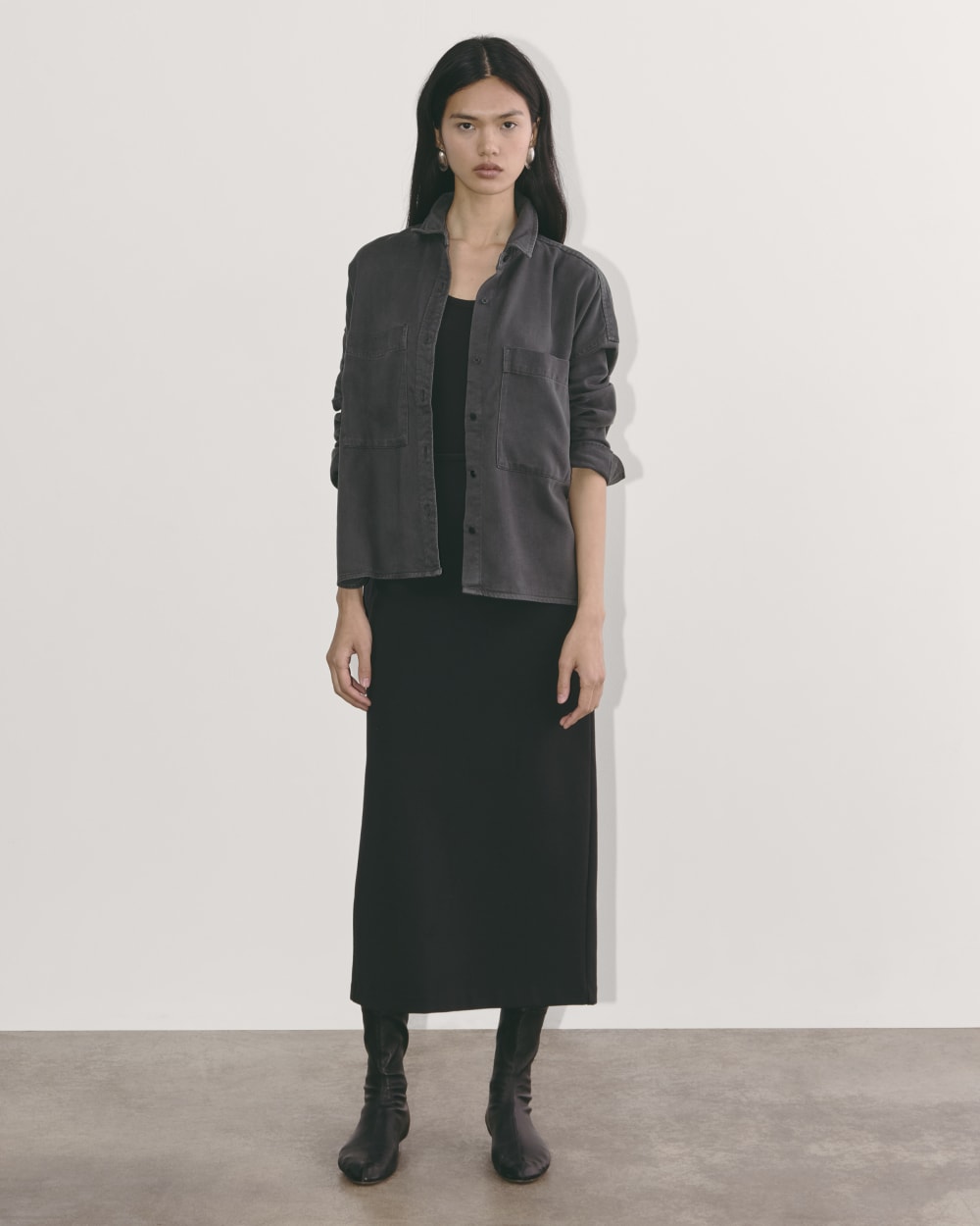 The Boxy Overshirt in Buttersoft in Graphite — detail view