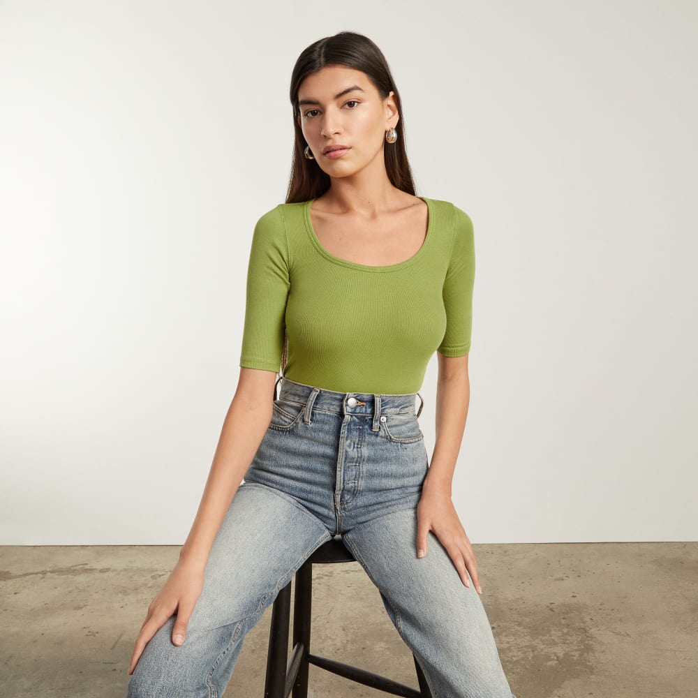 The Luxe Micro-Rib Scoop-Neck Tee in Pepper — detail view