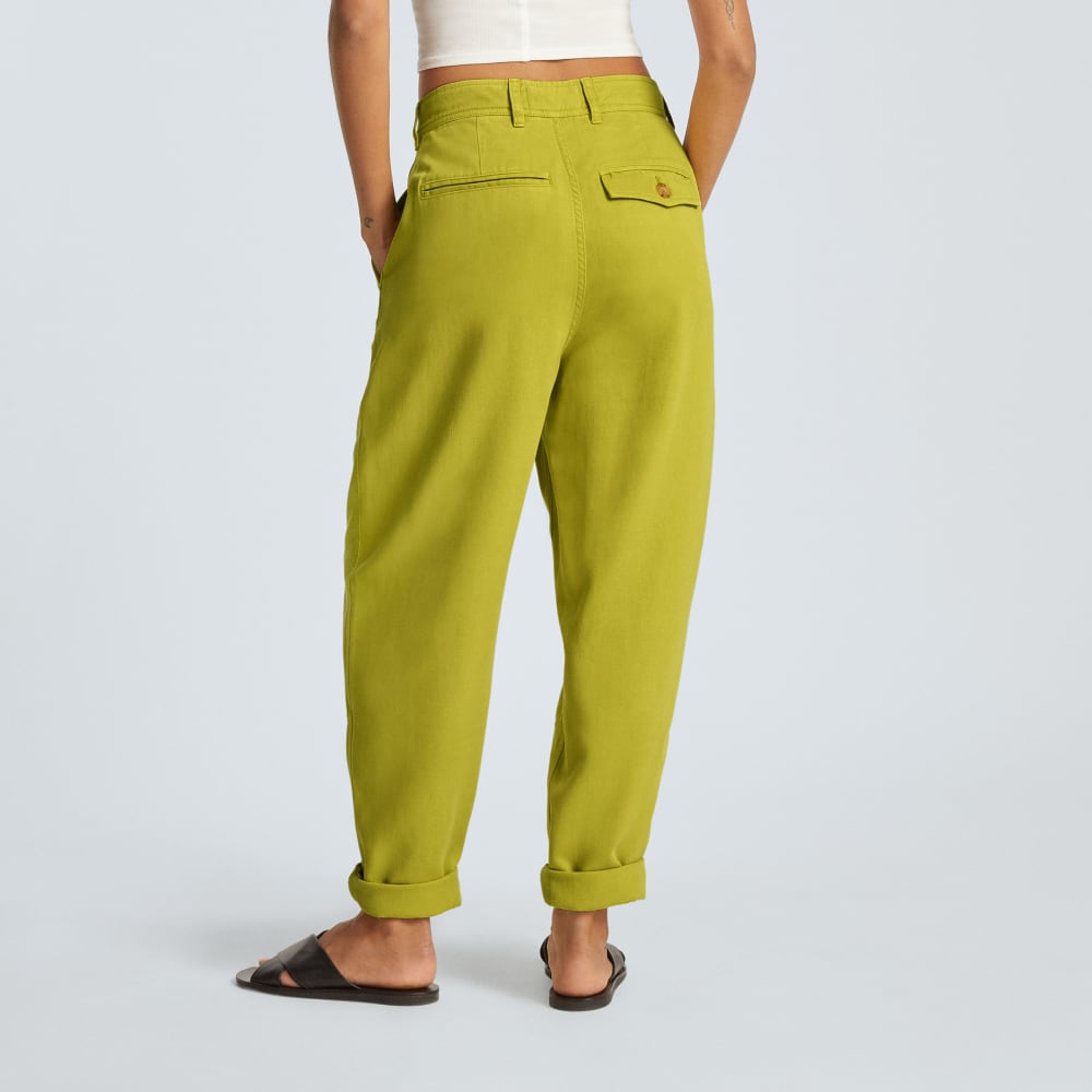 The Chino in Buttersoft in Key Lime — detail view